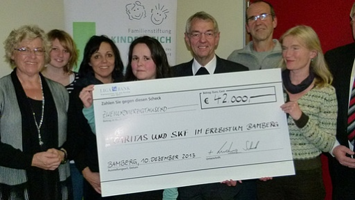 Scheckübergabe 10. Dezember 2013
