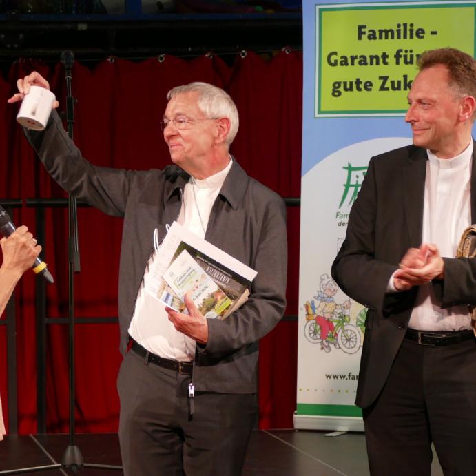 Erzbischöfe Gössl und Schick im Gespräch mit Christiane Kömm vom Familienbund